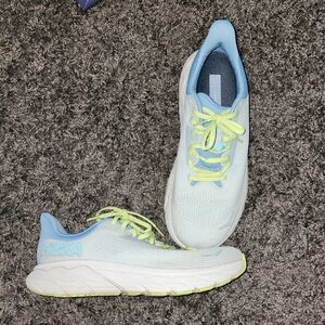 Hoka Arahi 7 - Pale Blue and Neon Yellow Women's Running Shoes 10 1/2 (Wide)
